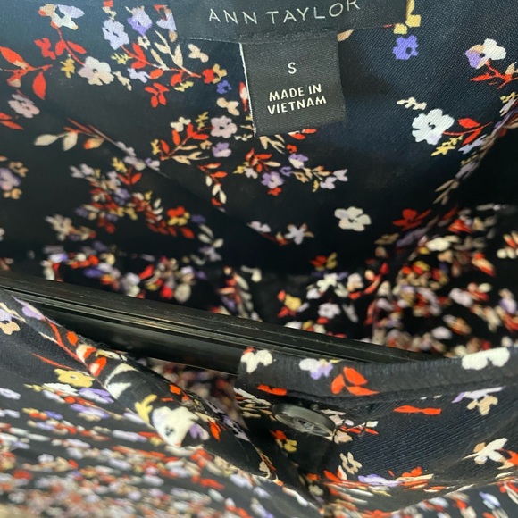 Ann Taylor floral blouse - Picture 3 of 4